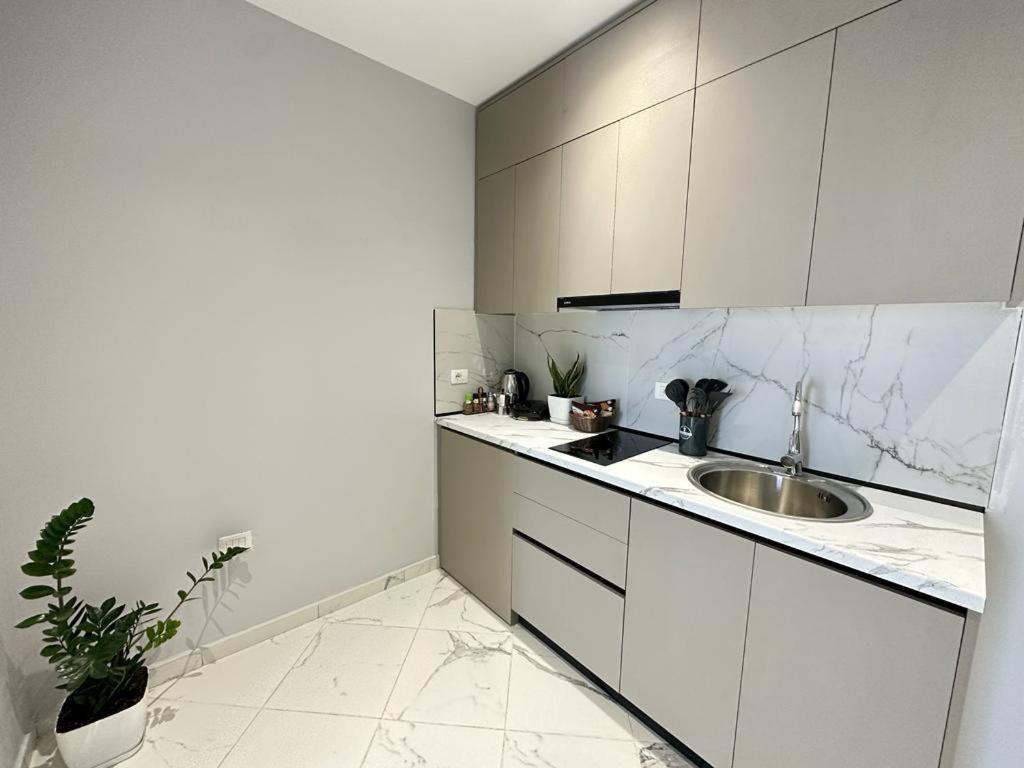 Trea Accomodations Vlorë Esterno foto